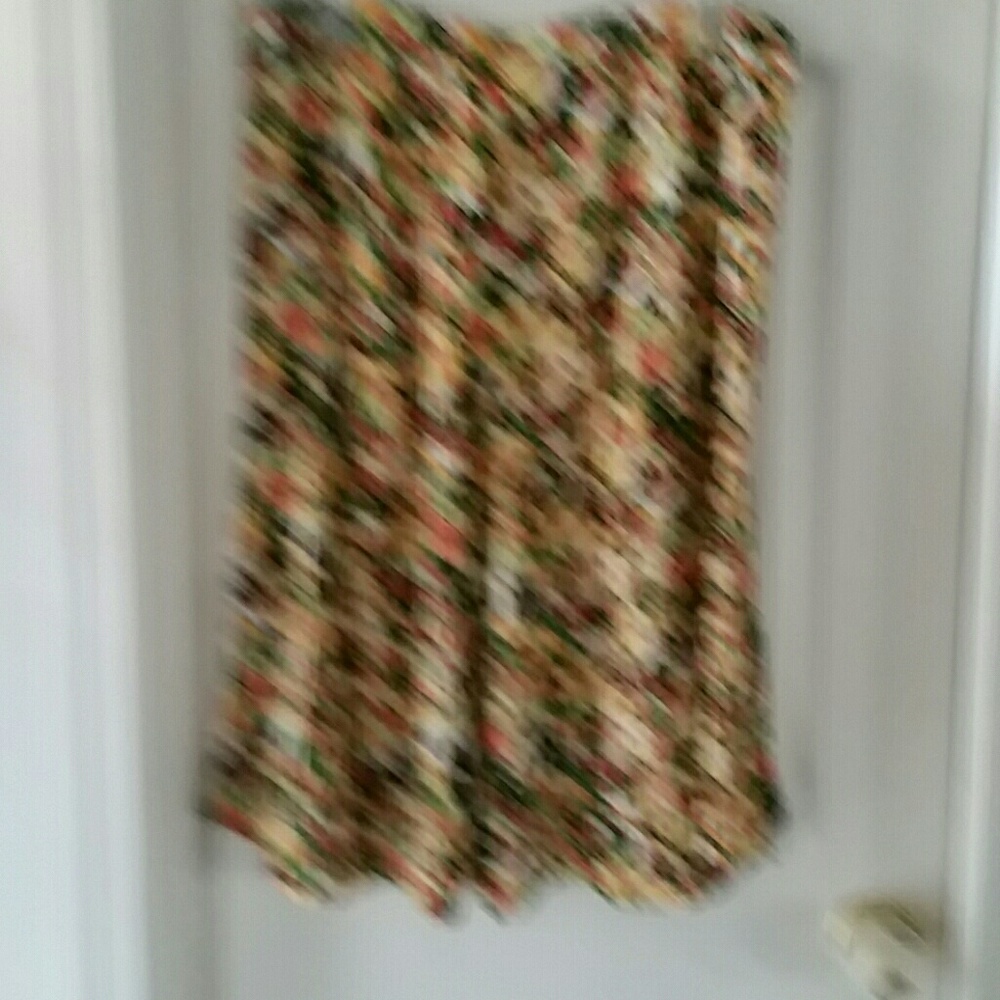 A flowering pattern knee length skirt